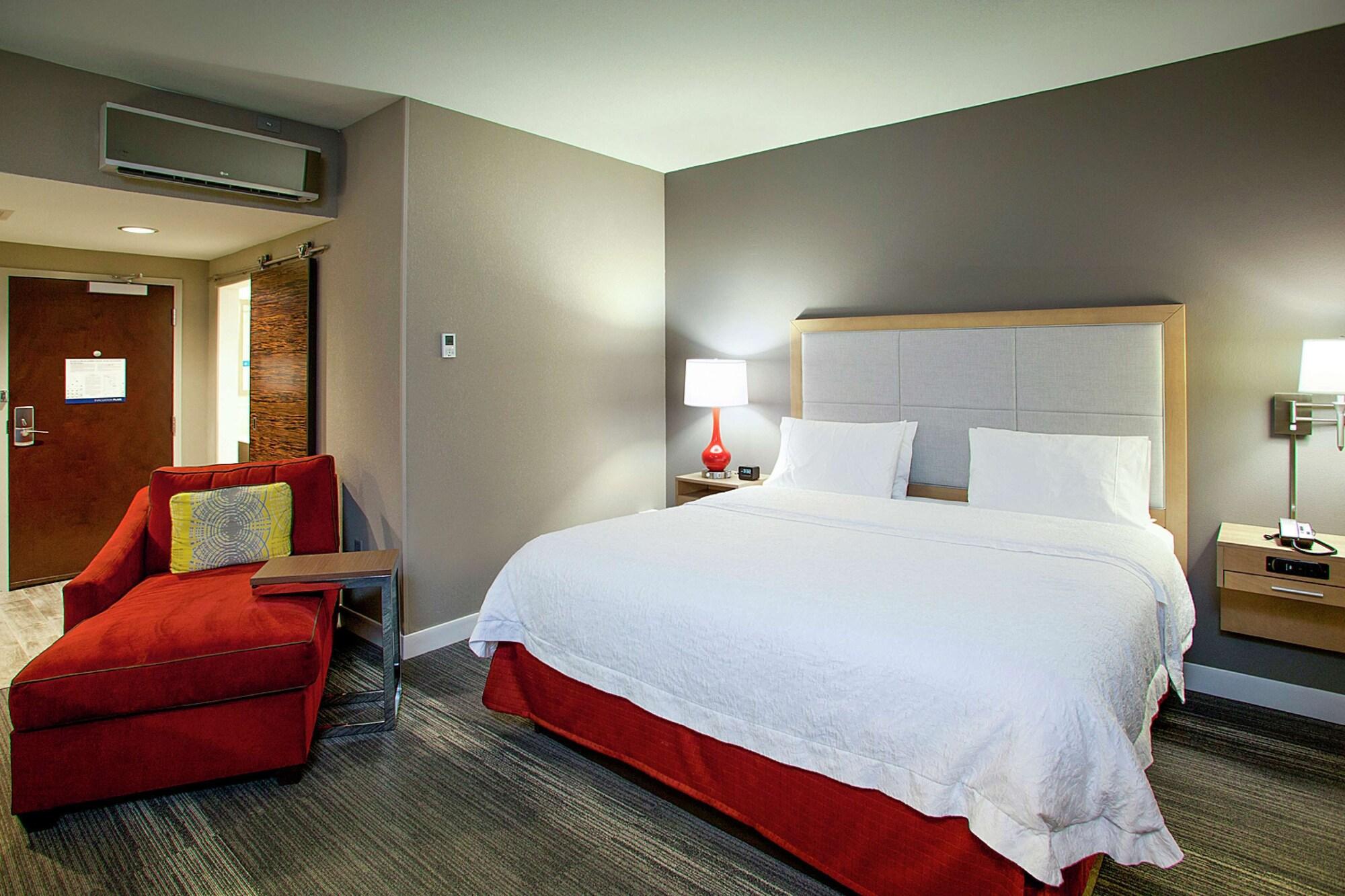 Hampton Inn Kansas City - Downtown Financial District Exterior photo