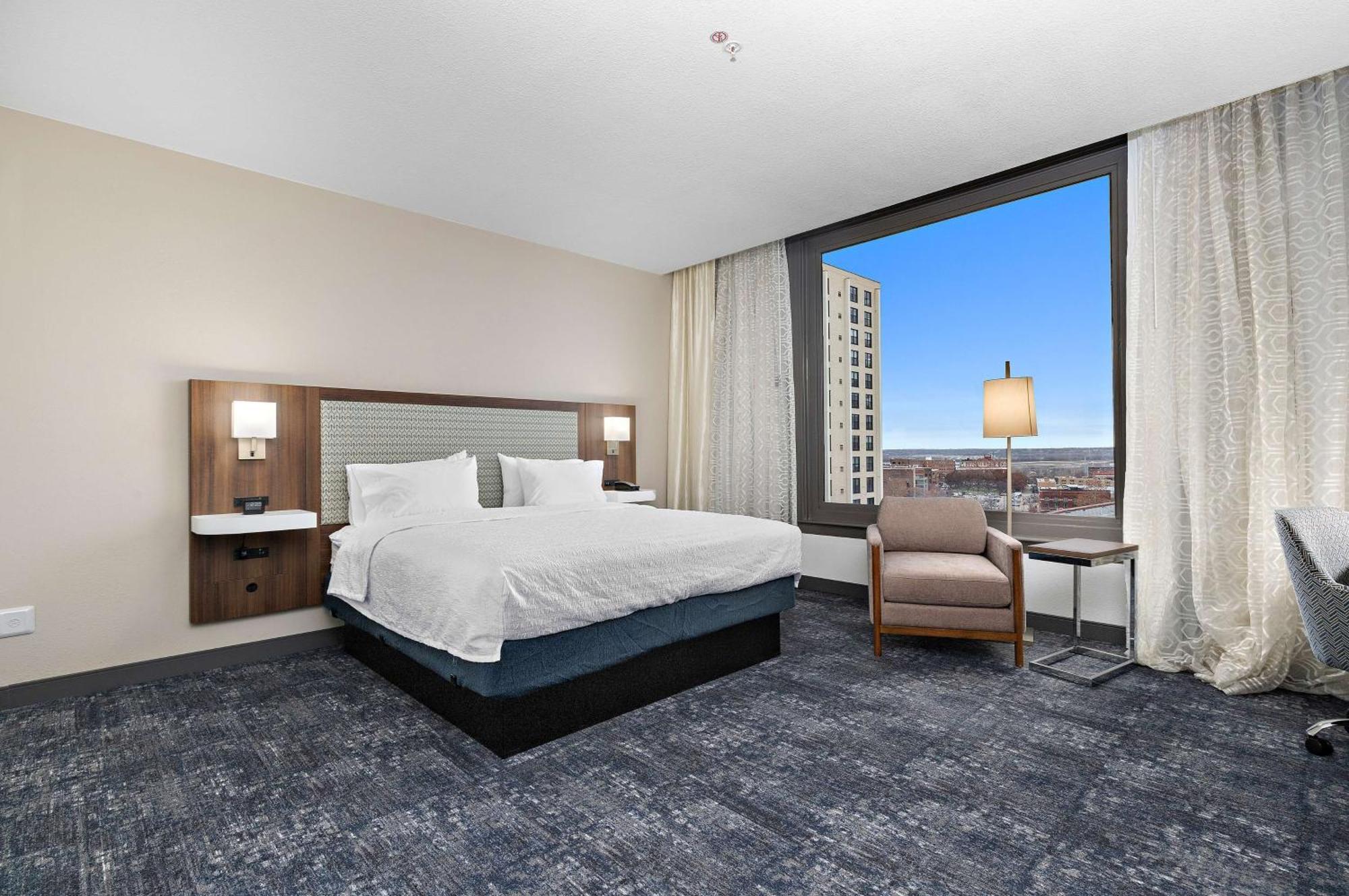 Hampton Inn Kansas City - Downtown Financial District Exterior photo