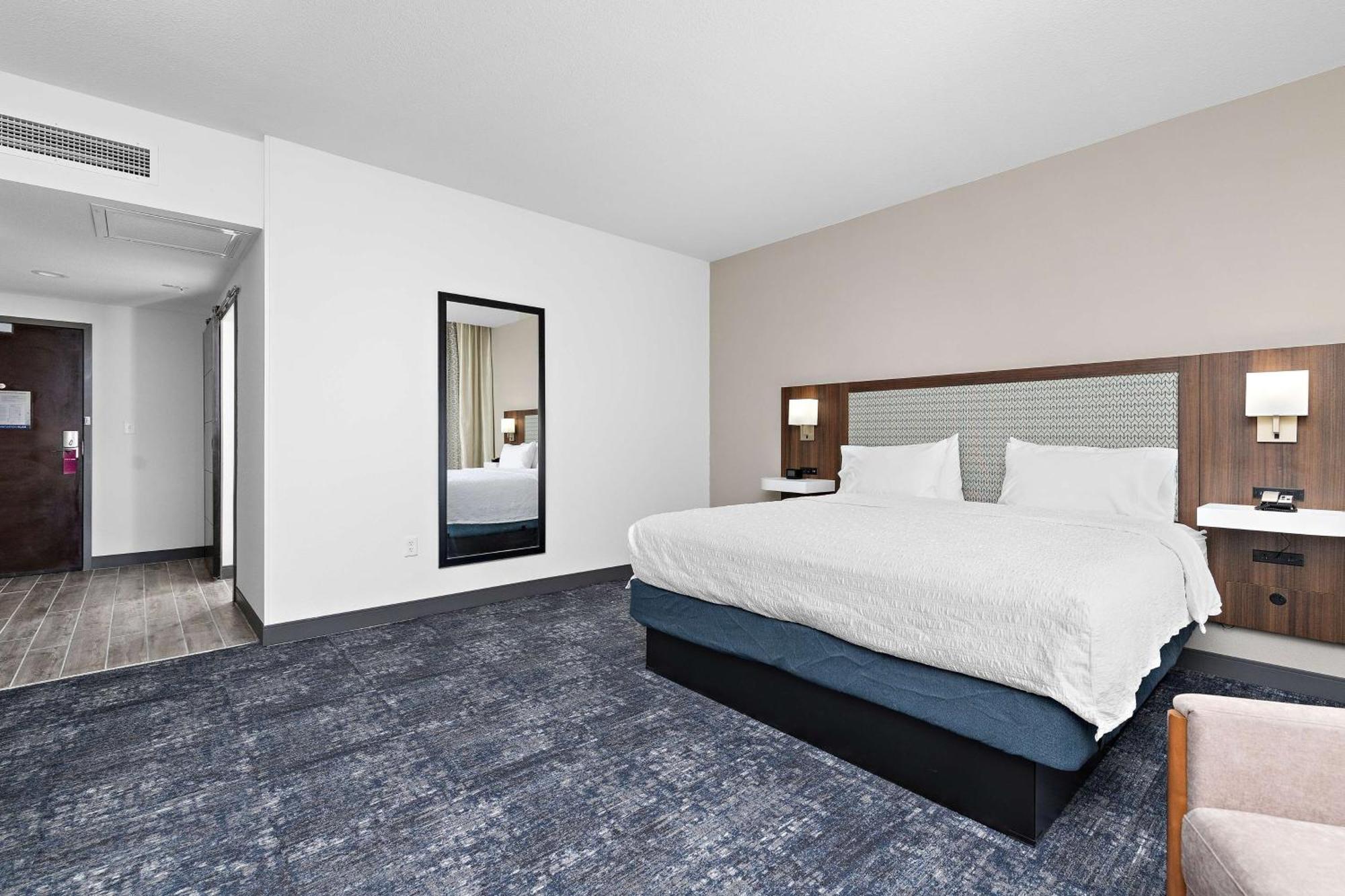 Hampton Inn Kansas City - Downtown Financial District Exterior photo
