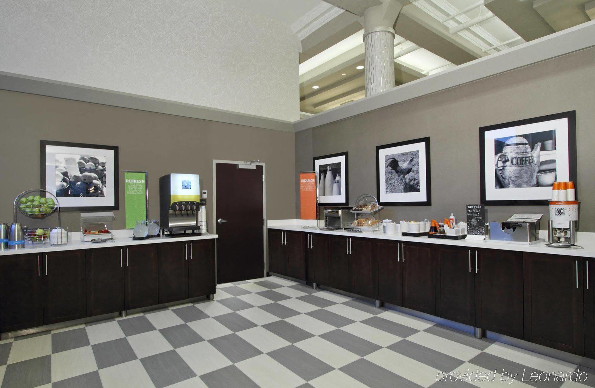 Hampton Inn Kansas City - Downtown Financial District Exterior photo